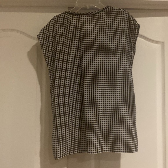 Michael Kors Black & White Shirt with a zipper - Picture 3 of 4